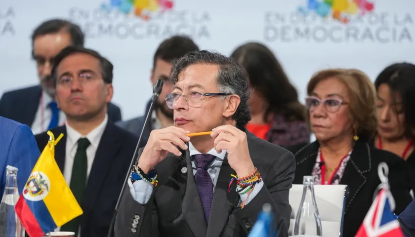 Petro en la IV Reunión en Defensa de la Democracia.