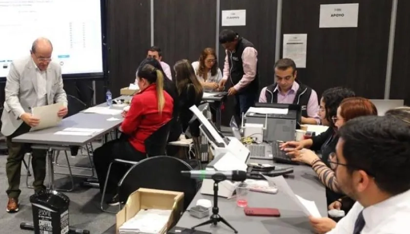 Procuraduría en escrutinio.