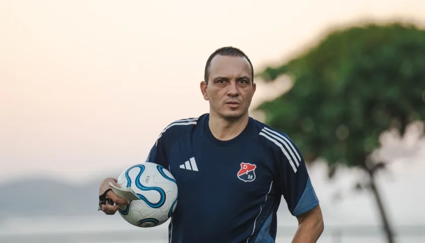 El técnico Alejandro Restrepo.