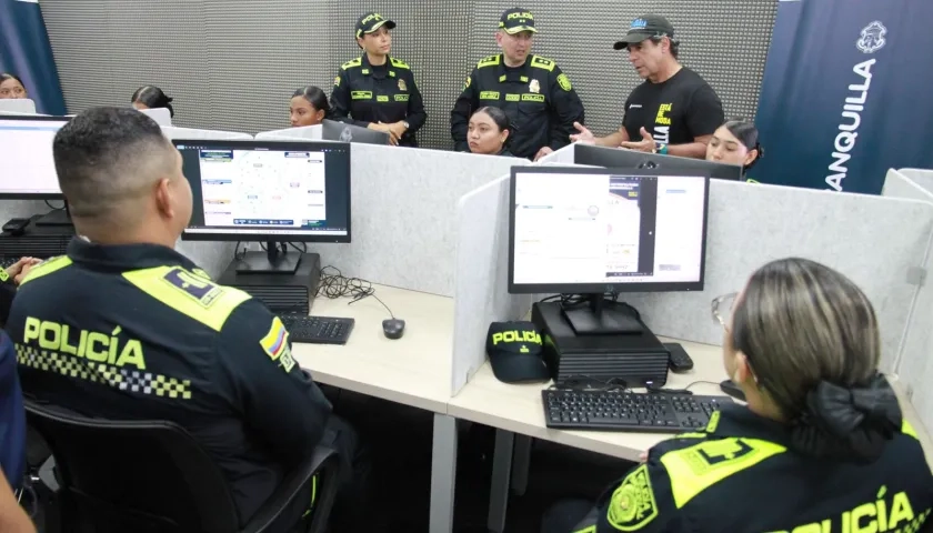 La sala fue inaugurada por el alcalde Alejandro Char y el General Miguel Camelo. 