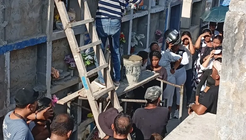 Evelina fue sepultada el domingo en el cementerio nuevo de Soledad. 