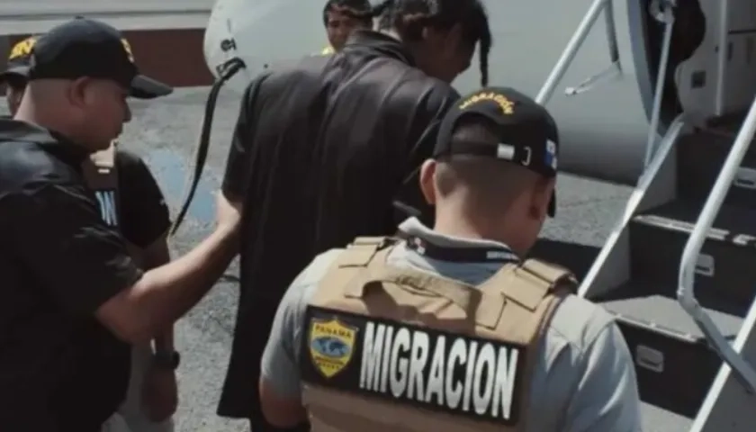 Servicio Nacional de Migración en proceso de expulsión hoy de un colombiano