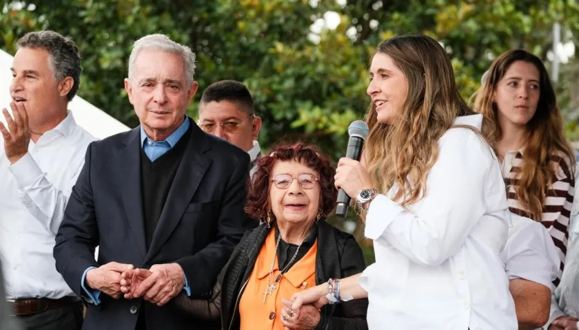 El expresidente Álvaro Uribe y la candidata Paloma Valencia.