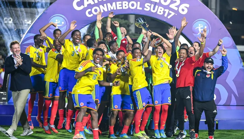 Miguel Agámez (16) en la celebración del título con la Selección Colombia sub–17.