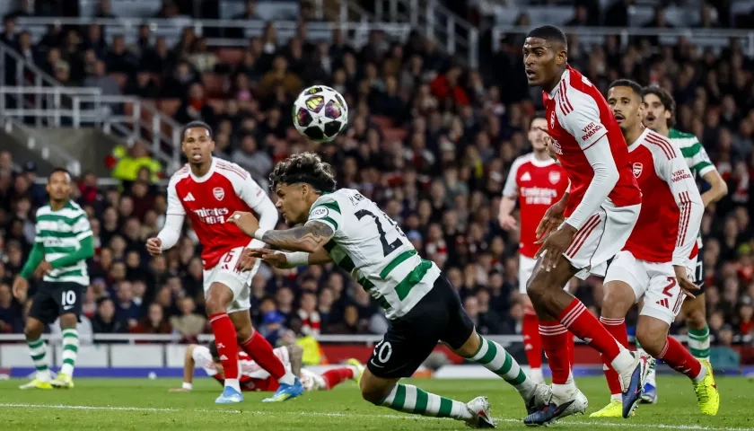 Acción del partido entre Arsenal y Sporting de Lisboa.