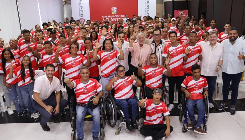El gobernador Eduardo Verano con los 146 deportistas del programa Atleta Apoyado.