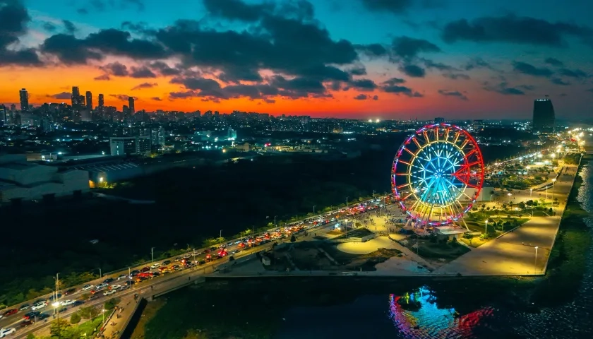 Vista panorámica del Gran Malecón y Barranquilla. 