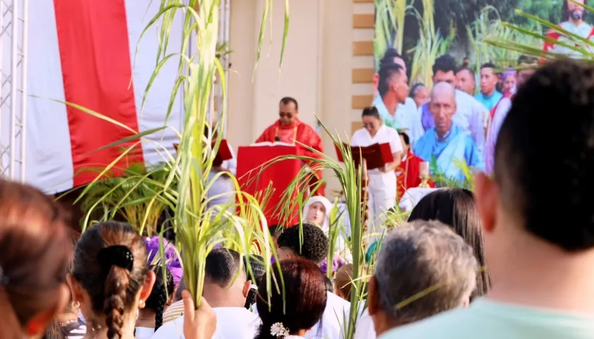 Feligreses hicieron presencia en las diferentes procesiones. 