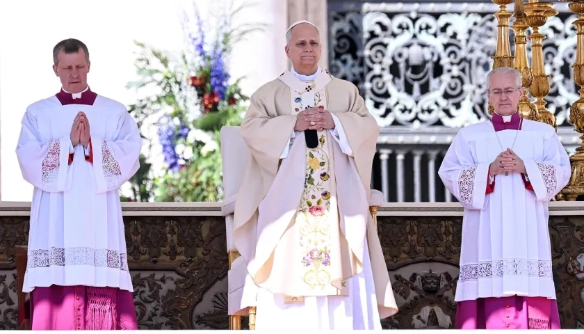 Papa León presidiendo la eucaristía este Domingo de Ramos. 
