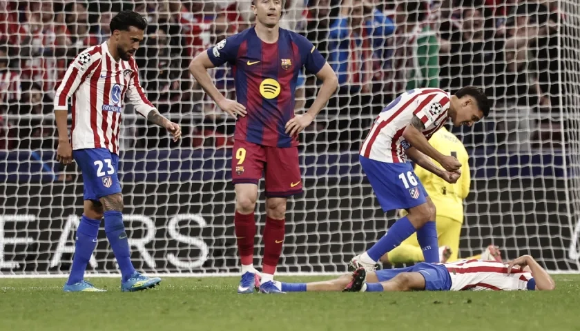 Jugadores del Atlético de Madrid celebran tras eliminar al Barcelona. 