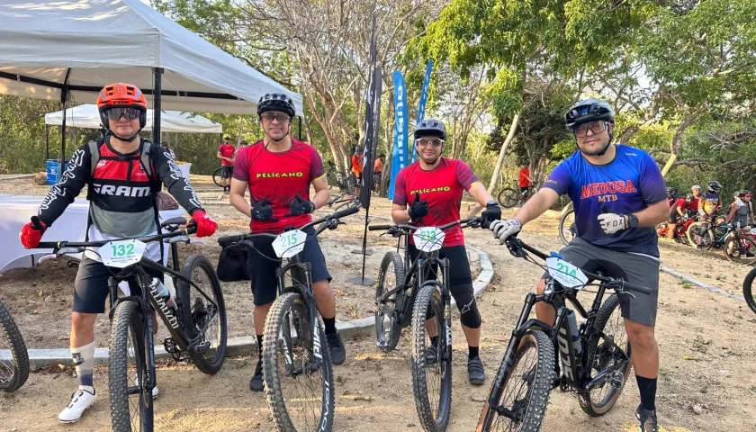 Grupo de participantes en el Festival de Ciclomontañismo.