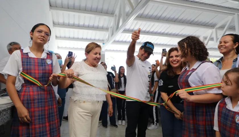 Alcalde Char inaugura nuevo comedor escolar en la IED María Inmaculada. 