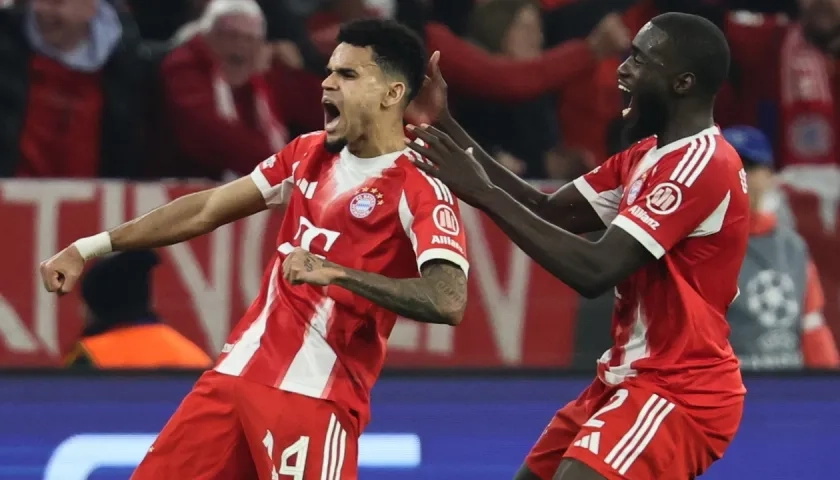 Luis Díaz celebra su gol ante el Real Madrid con Dayot Upamecano.