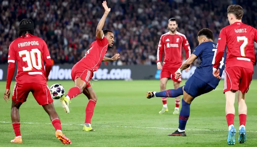 Acción en la que Desire Doue marcó el primer gol del PSG.