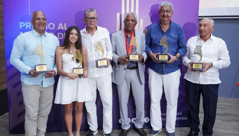 Grupo de ganadores del premio al Mérito Deportivo Equinorte 2026.