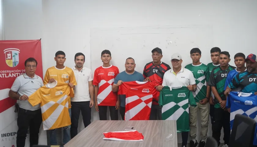 Indeportes Atlántico hizo entrega de los uniformes a los equipos participantes.