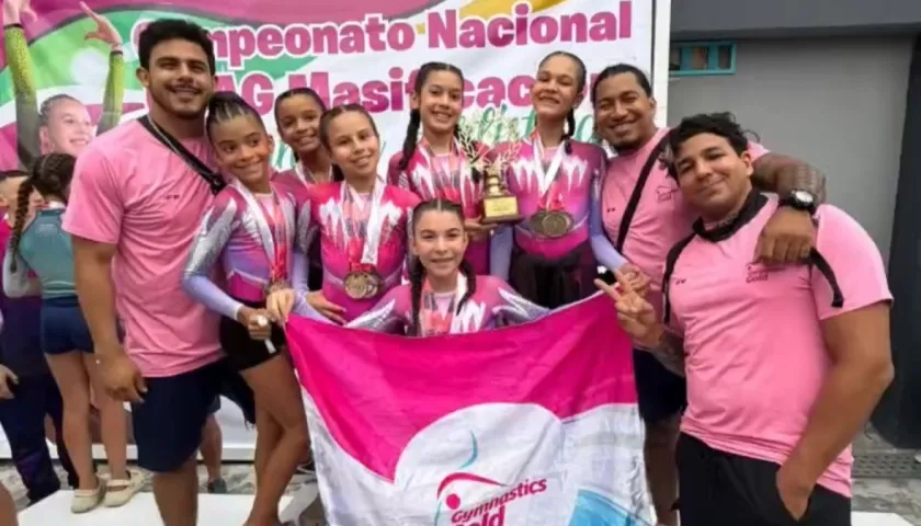 Grupo de deportistas del club Gymnastics Gold Barranquilla. 