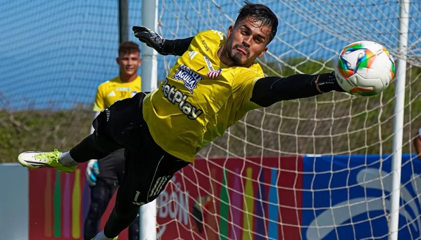 El uruguayo Mauro Silveira, portero titular del Junior.