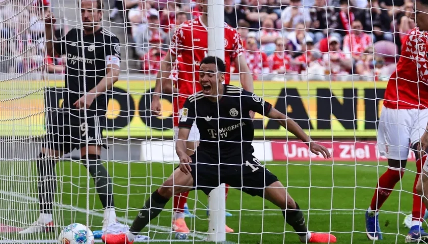 Jamal Musiala marcó el gol del empate 3-3 del Bayern, en el minuto 82.
