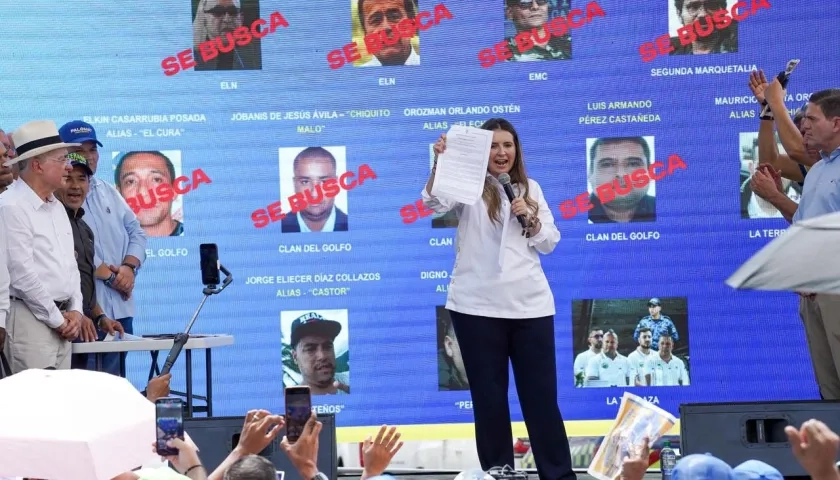 Paloma Valencia durante su discurso en la Plaza San Nicolás, en Barranquilla.