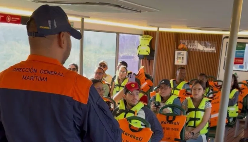 Personal de la Dimar en jornadas de vigilancia durante los transportes por vía marítima. 
