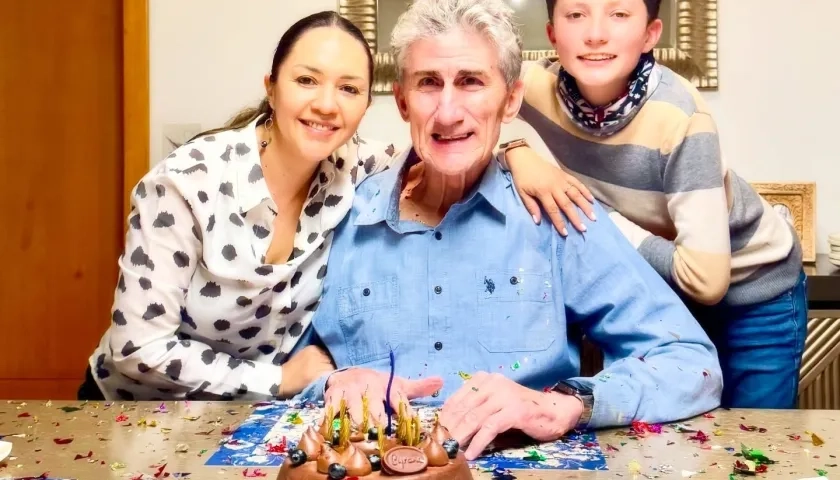 El 'Patón' Bauza con su esposa Maritza Gallardo y Nicolás, hijo de ambos.