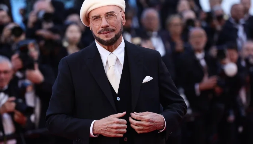  John Travolta.