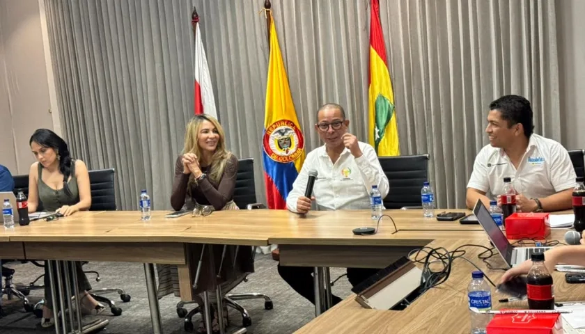 La gerente de Ciudad, Ana María Aljure; el director de Carnaval SAS, Juan Carlos Ospino y el secretario de Cultura (E) Johnny Vizcaíno.