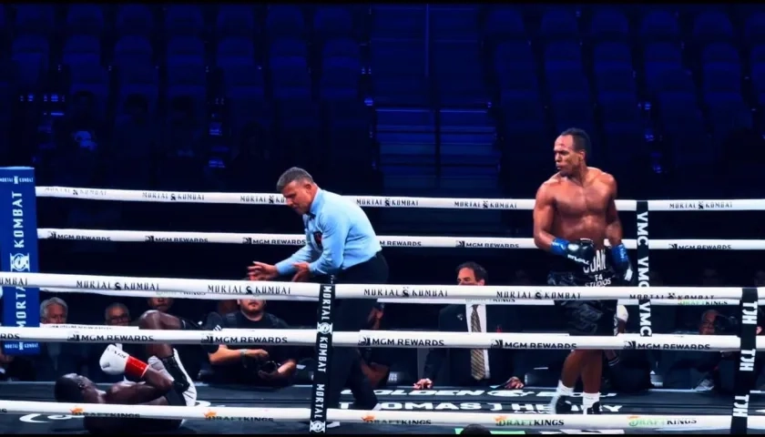 El boxeador barranquillero al terminar victorioso en su debut. 