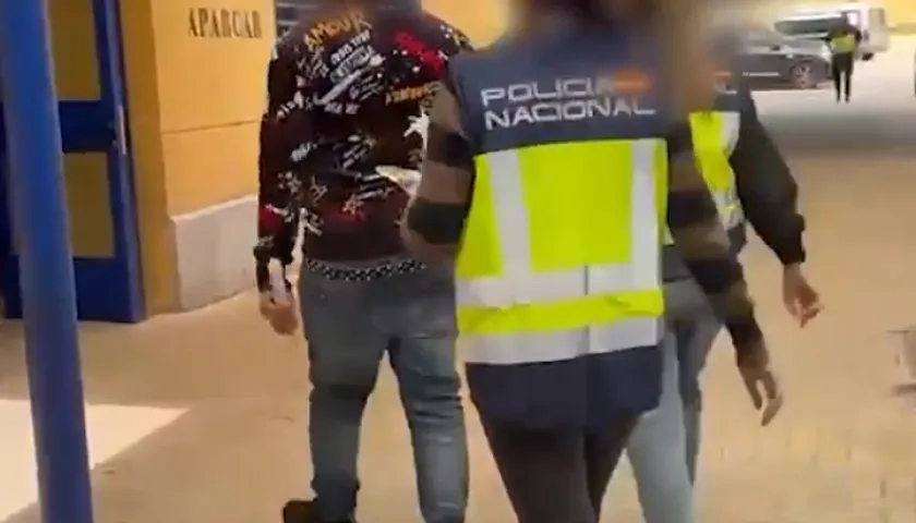 Policía española detiene a 34 personas por usar documentos colombianos para ingresar a Europa.