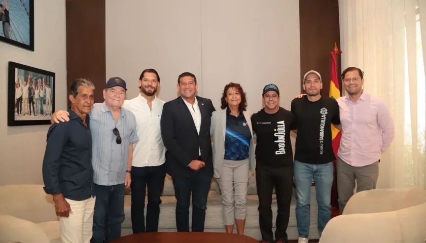 El Alcalde Alex Char reunido con las autoridades del evento.