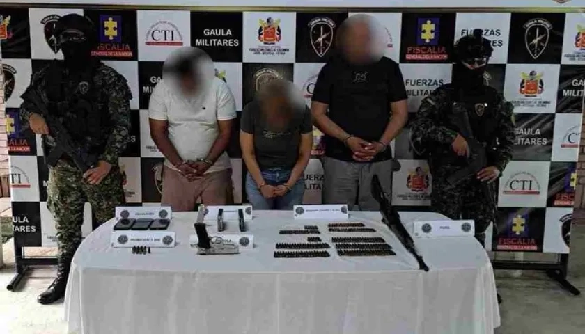 Los tres capturados. 
