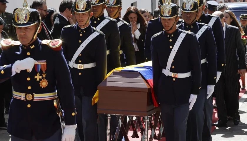 Féretro del exvicepresidente Germán Vargas Lleras este sábado, en el Palacio de San Carlos, en Bogotá