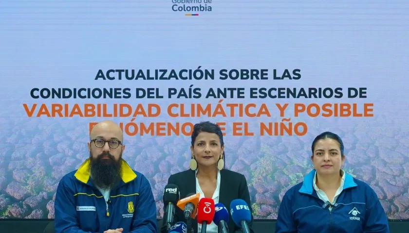 Carlos Carrillo, director UNGRD;  Irene Vélez Torres, ministra de Ambiente; y Ghisliane Echeverry Prieto, directora del Ideam. 