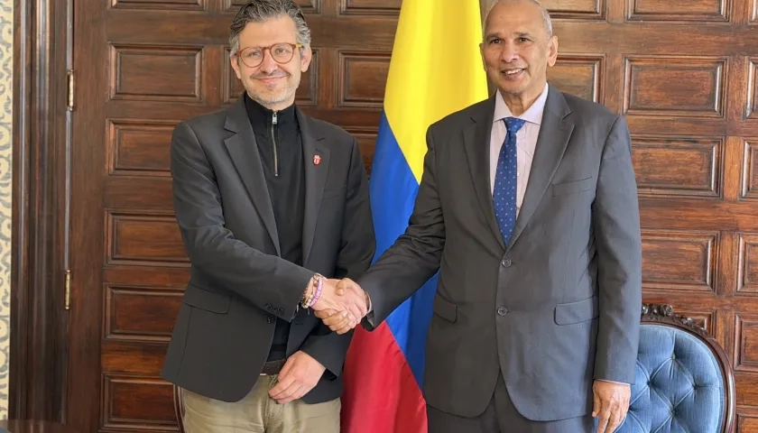 Mauricio Jaramillo Jassir, vicecanciller de Asuntos Multilaterales y Muhammad Ibrahim, director general del IICA.  
