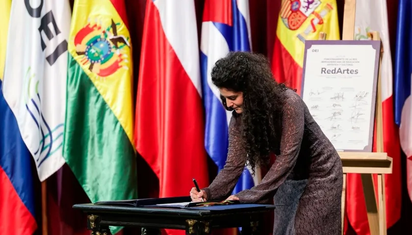 La ministra de las Culturas, las Artes y los Saberes, Yannai Kadamani Fonrodona.