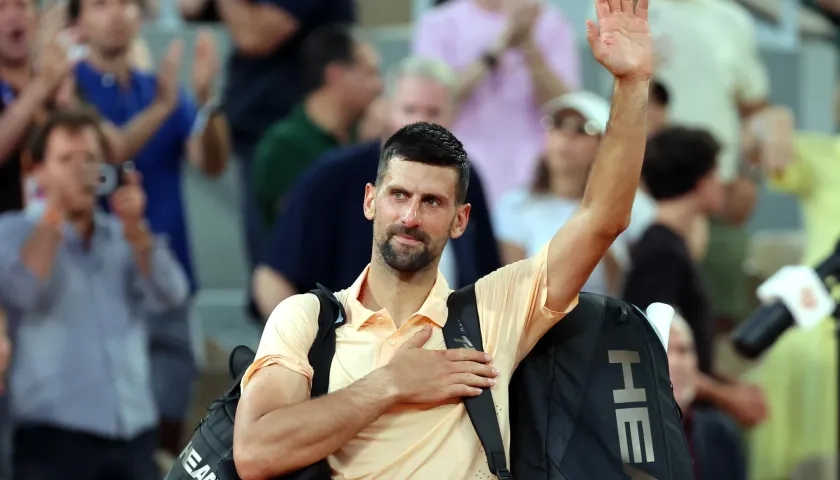 Novak Djokovic despidiéndose. 