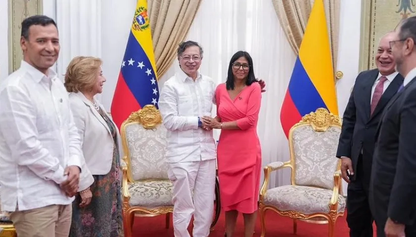 El Presidente Gustavo Petro y Delcy Rodríguez, presidenta (e) de Venezuela. 