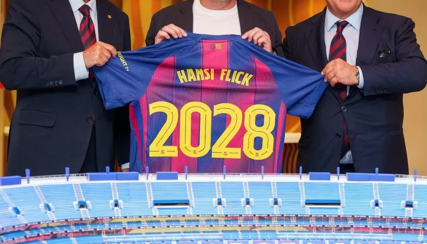 Flick renueva con el Barcelona hasta 2028, con otro año opcional