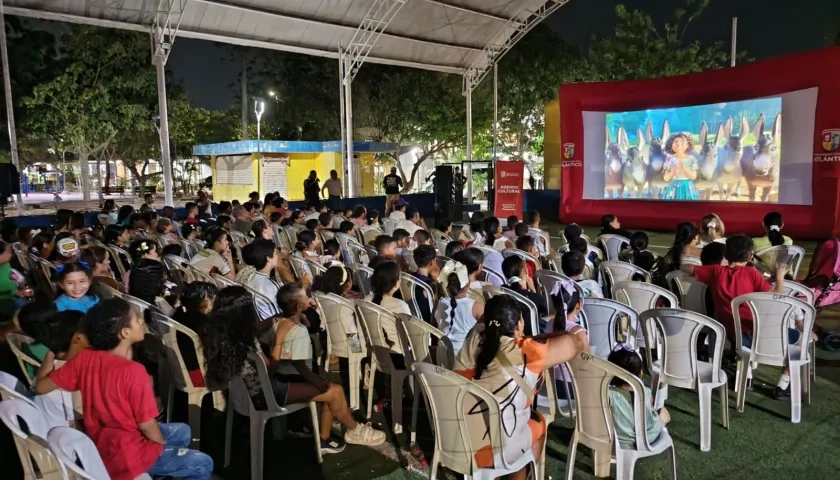 Lanzamiento del programa 'Cine a la plaza', en el municipio de Galapa. 