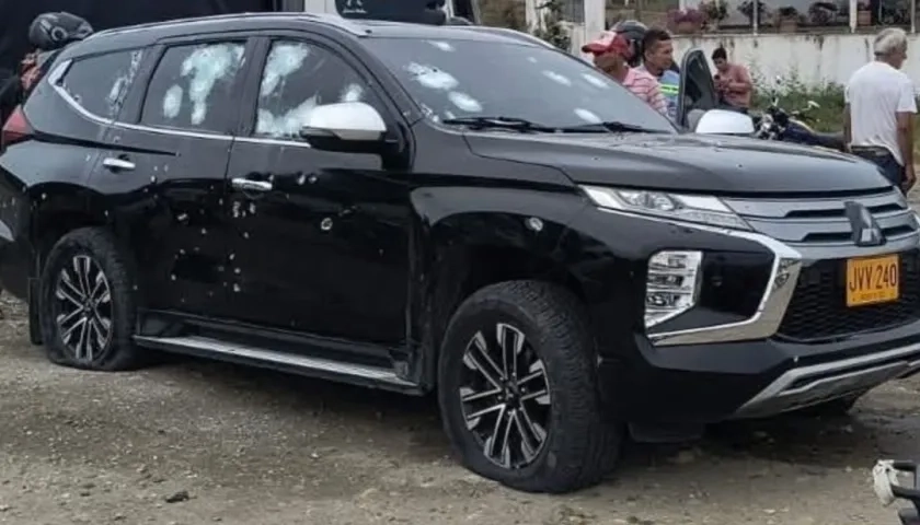 Vehículo donde se transportaban las víctimas fue baleado por miembros del ELN. 