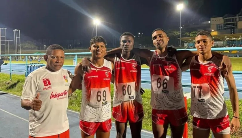 Equipo de relevos masculino de atletismo del Atlántico.
