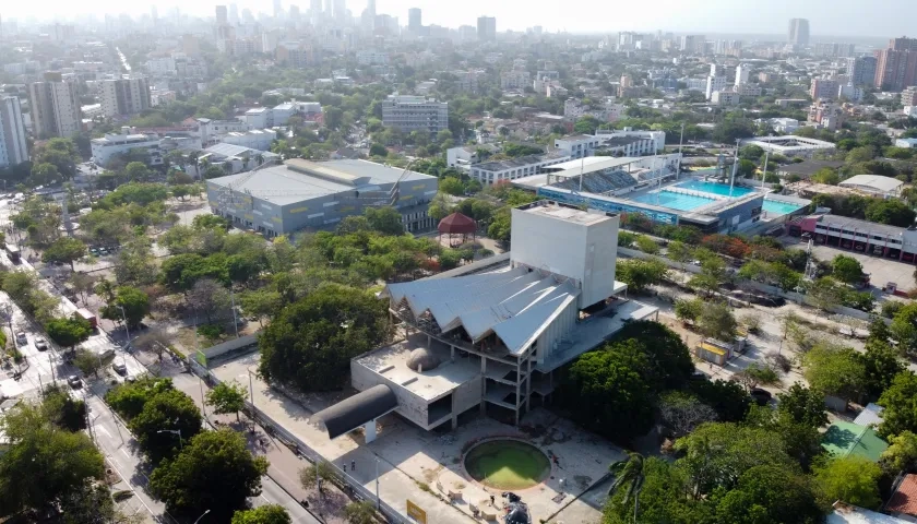 Teatro Amira de la Rosa actualmente en remodelación. 