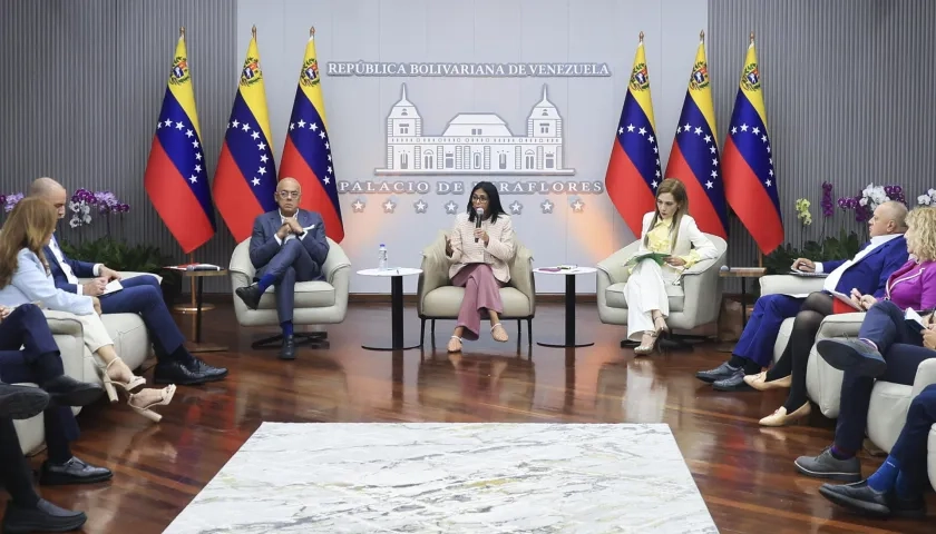 La presidenta encargada de Venezuela, Delcy Rodríguez, durante el anuncio.  
