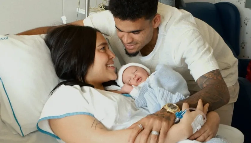 Luis Díaz, su esposa Geraldine Ponce y su hijo Fernando.