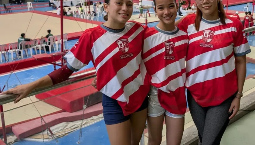 Mia Mazzillo, Abbie Sevilla y Angie Miranda, gimnastas del Atlántico. 
