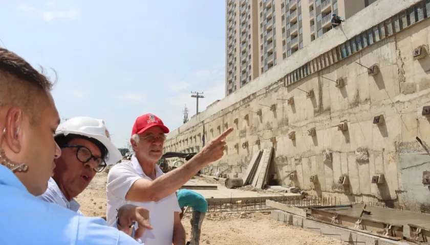 El gobernador Eduardo Verano realizó un recorrido de inspección por la Gran Vía. 