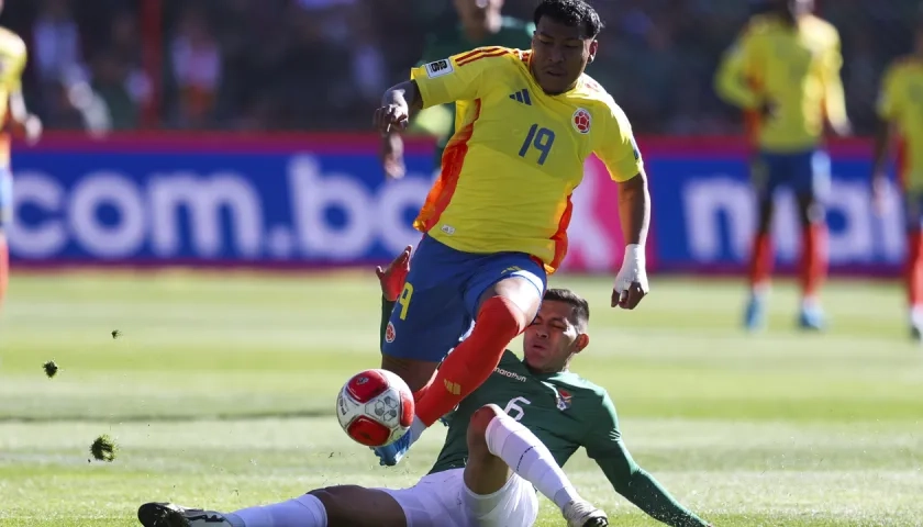 Roger Martínez en el partido de Eliminatoria contra Bolivia, en El Alto.