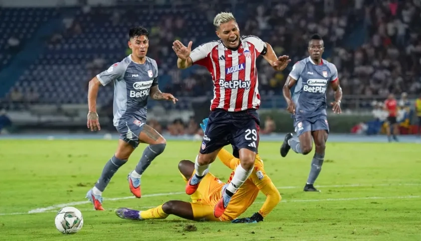 Teófilo Gutiérrez en el partido de Superliga contra Santa Fe, en Barranquilla.