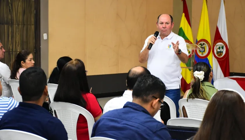 Secretario de Salud del Atlántico, Luis Carlos Fajardo, en reunión con EAPB y ESE. 